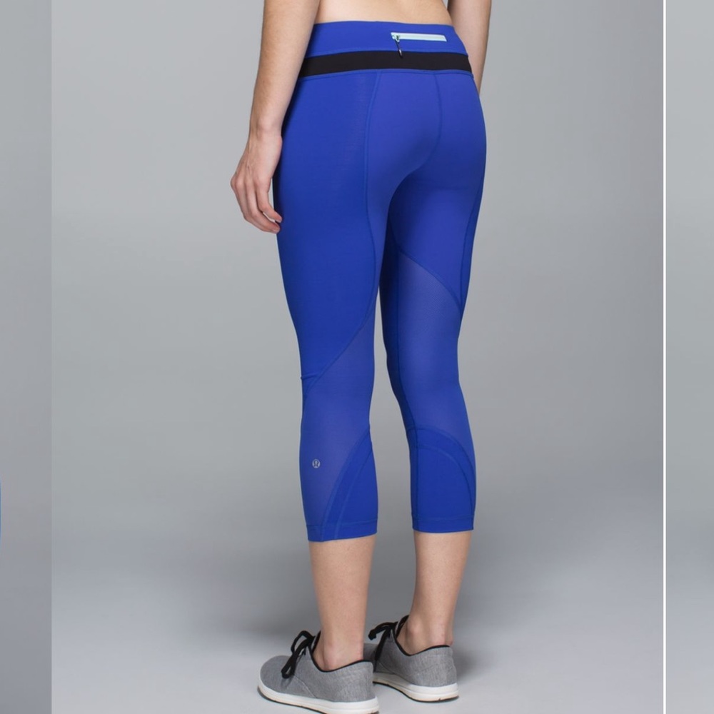 Lululemon Run: Inspire Crop II (Mesh)
Harbor Blue / Black Size 6